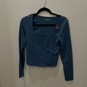 NEW Abercrombie Women's Blue Long Sleeve Crop Top